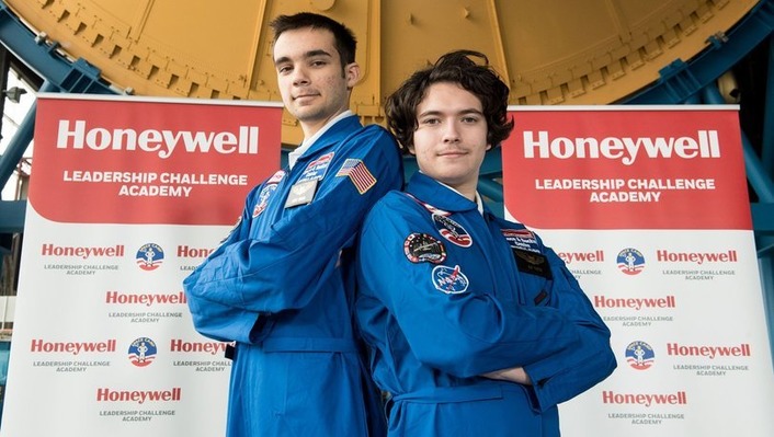 Два турецких студента побывали в космическом лагере США