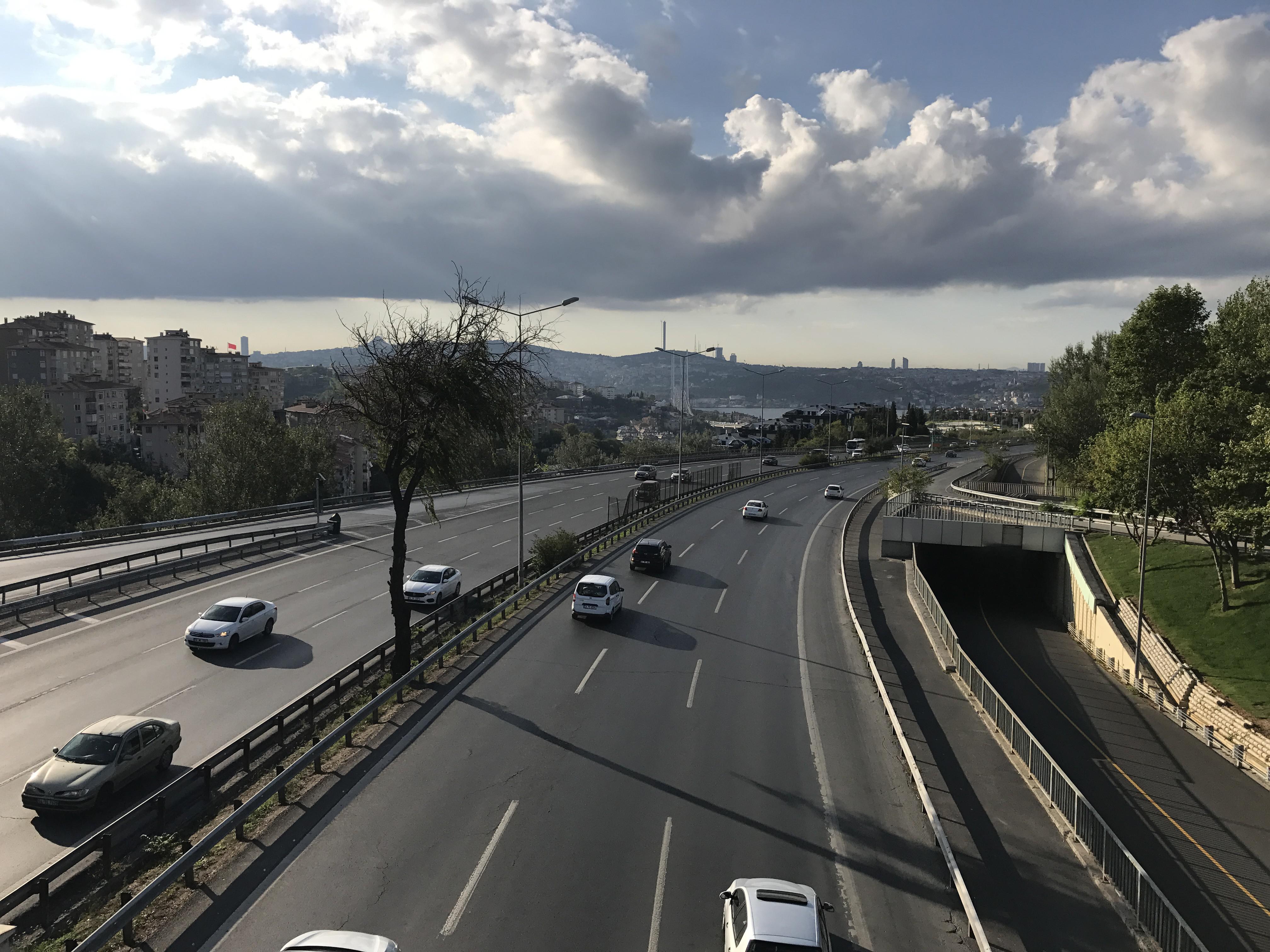 Дороги Стамбула опустели