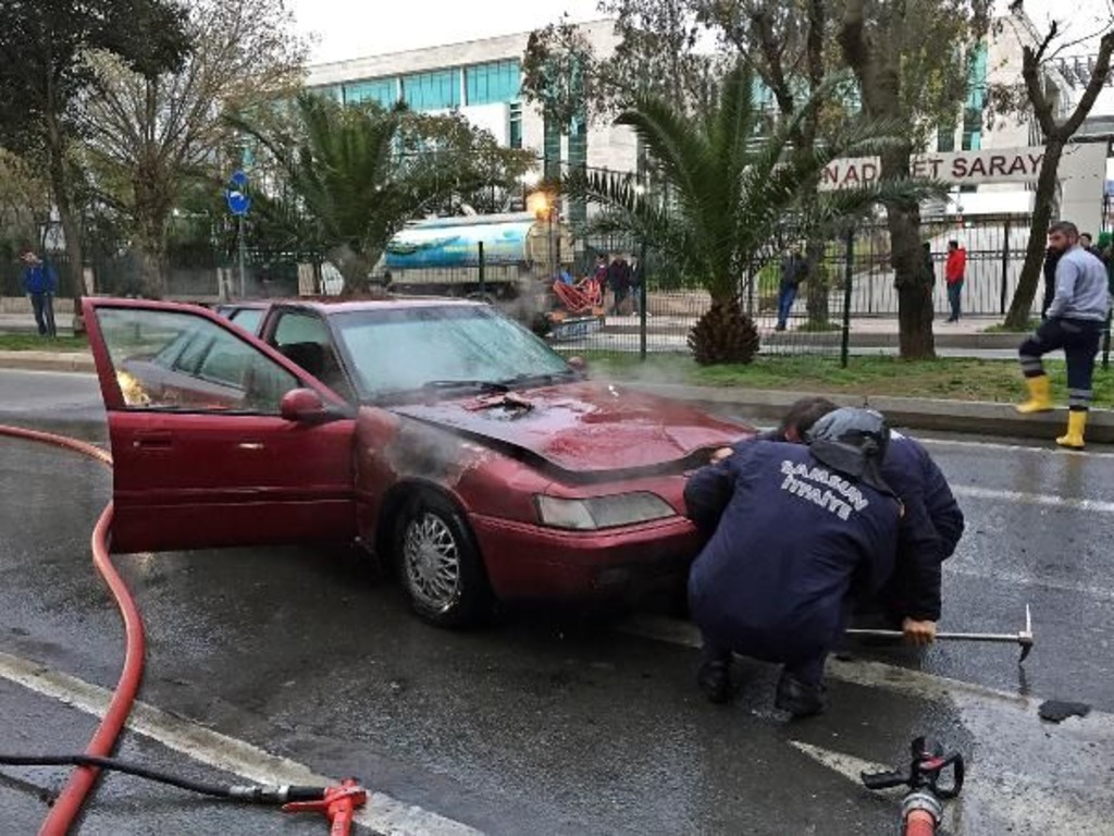 В Самсуне мать спасла детей из горящего автомобиля