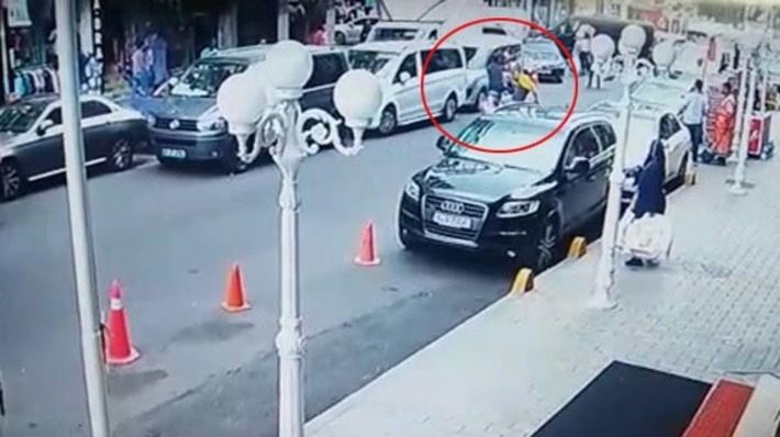 Уличных грабителей в Стамбуле остановил муниципальный парковщик (видео)