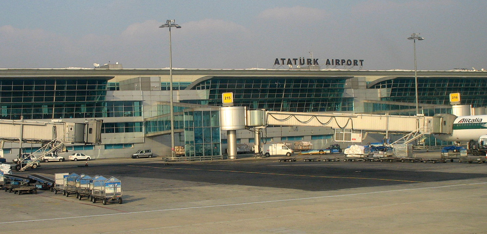 Игроки израильской футбольной команды потерялись в аэропорту Стамбула