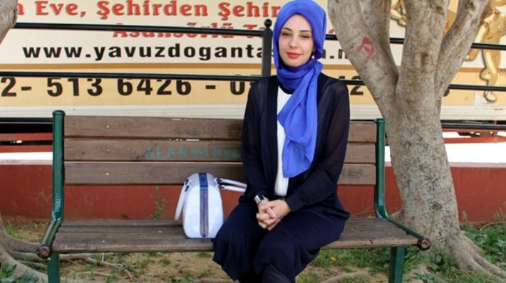 Учительница из Аланьи забыла на скамейке 56 тыс. турецких  лир