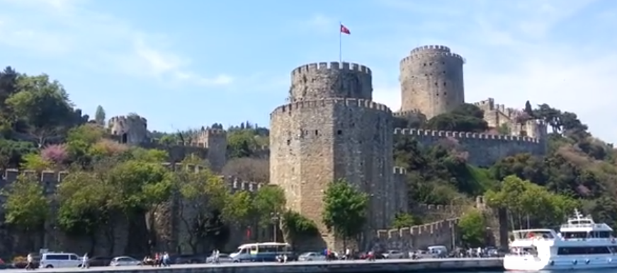 "Перерезающая горло" - крепость Румелихисар в Стамбуле