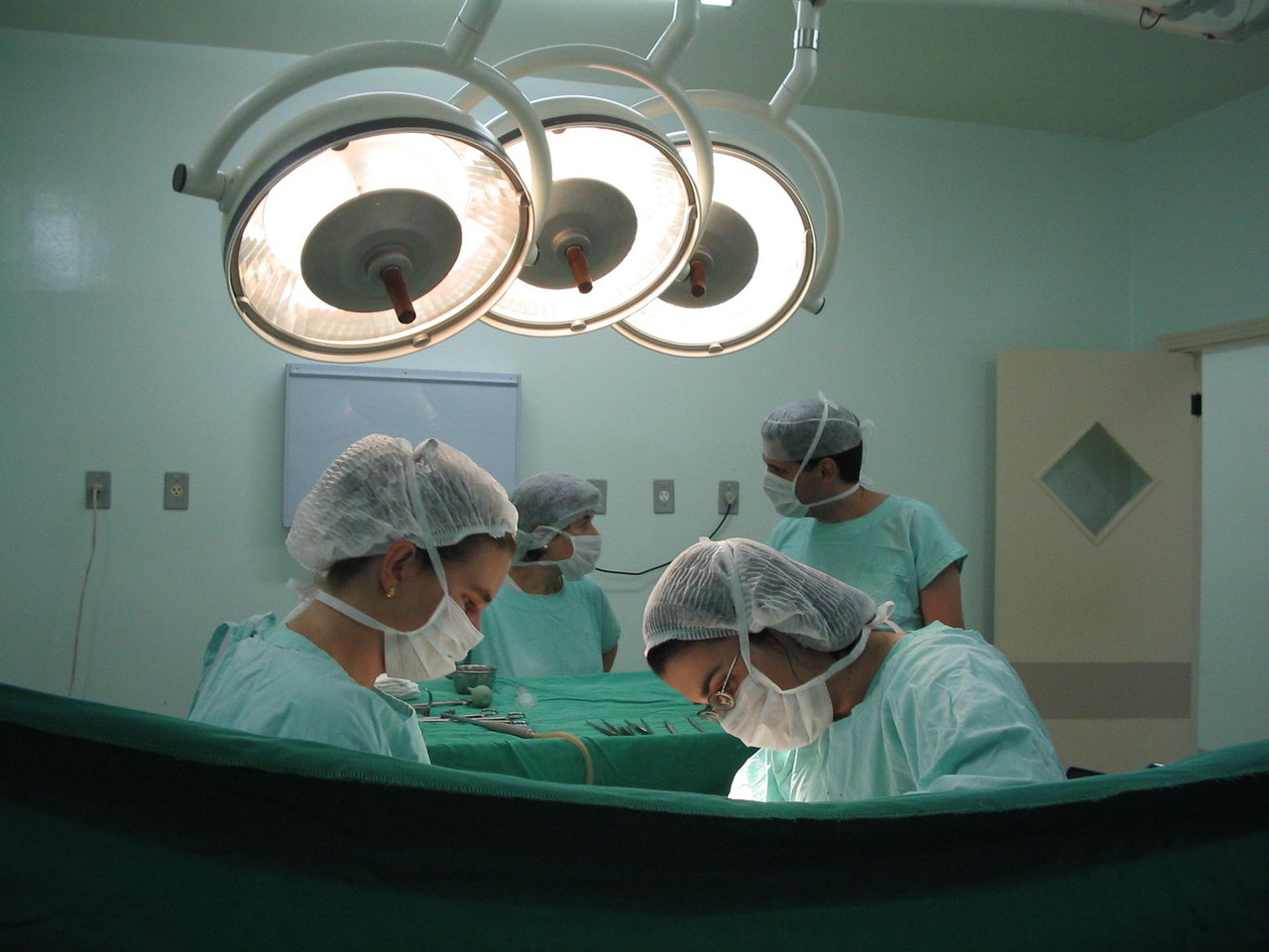 Стоимость родов в клинике университетской больницы Акдениз в Анталии 