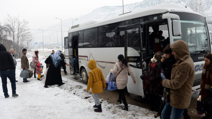 Турецкие пассажиры отказались ехать с заклееными пленкой окнами