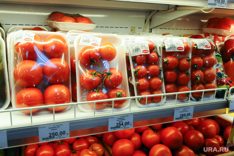 Турция отправила первую партию томатов в Россию после снятия ограничений