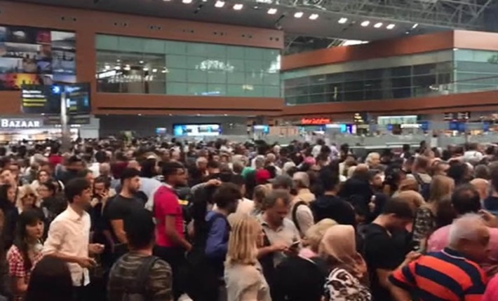 Более тысячи пассажиров опоздали на свои рейсы из-за сбоя в информационной системе аэропорта