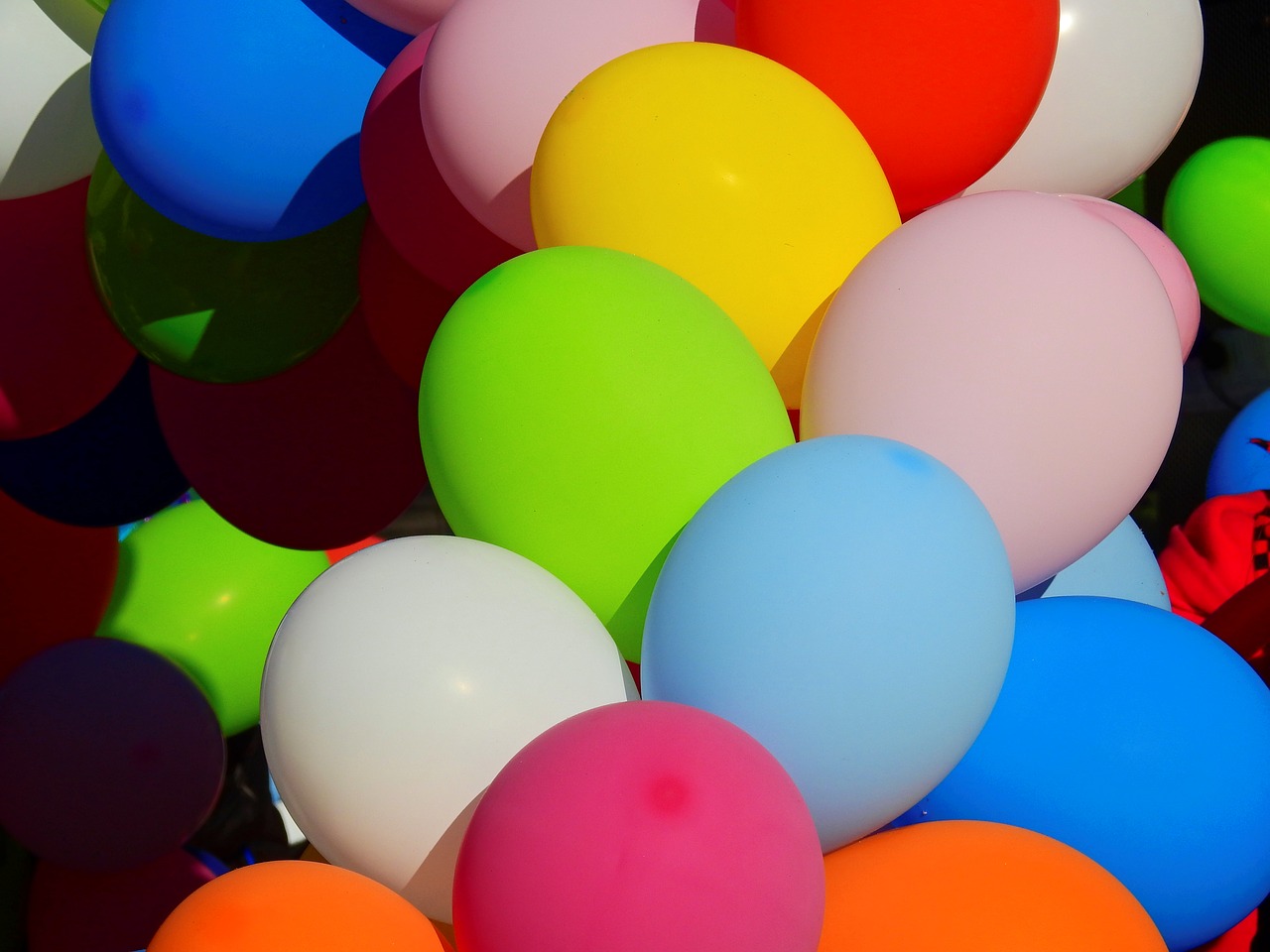 Кто оформляет праздники шарами в Анталии ?