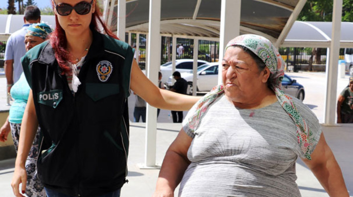 Полиция  Анталии задержала 64-летнюю женщину за торговлю наркотиками
