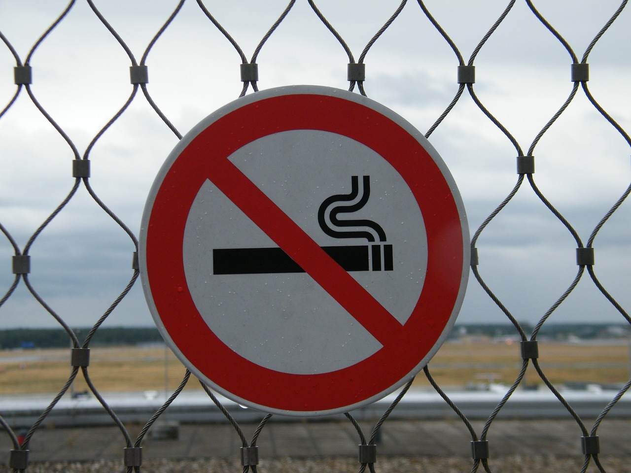 Власти Турции запретят продавать сигареты на кассах