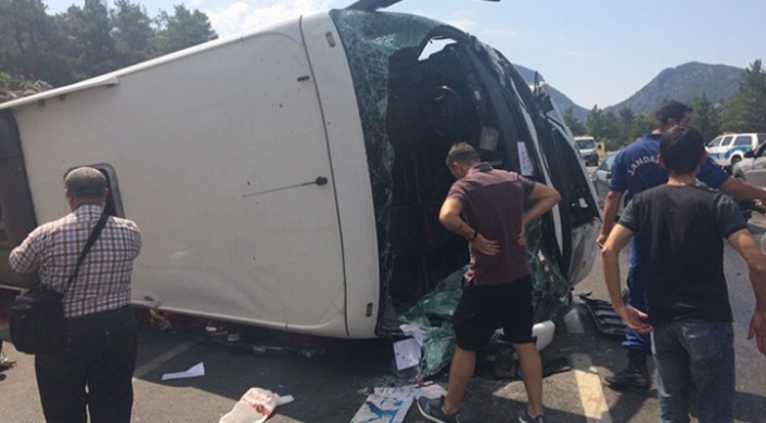 Двое погибли в ДТП с туристическим автобусом в Анталье