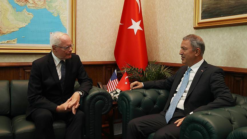 Министр обороны Турции призвал США отказаться от помощи террористам