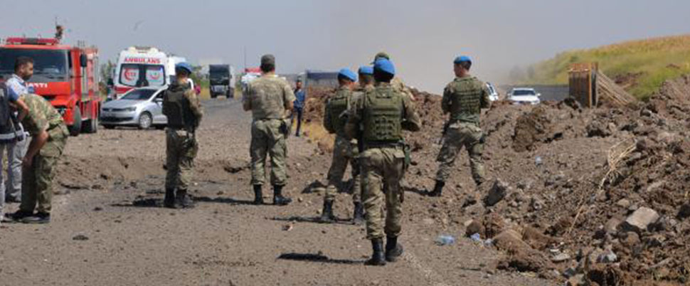 Два армейских бронетранспортера подорвались на мине в Диярбакыре