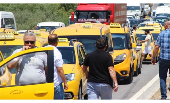 Таксисты Бодрума почти на час перекрыли трассу в аэропорт Миляс