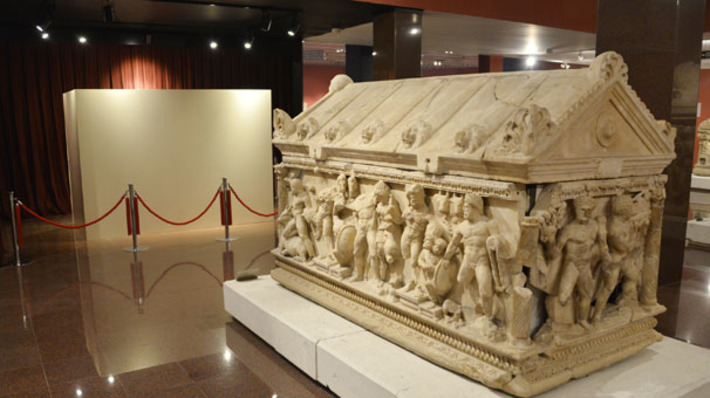Саркофаг Геракла занял свое законное место в экспозиции музея Антальи