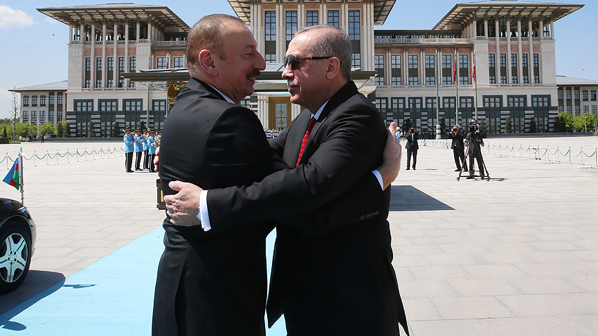 Президент Азербайждана прибыл с официальным визитом в Турцию