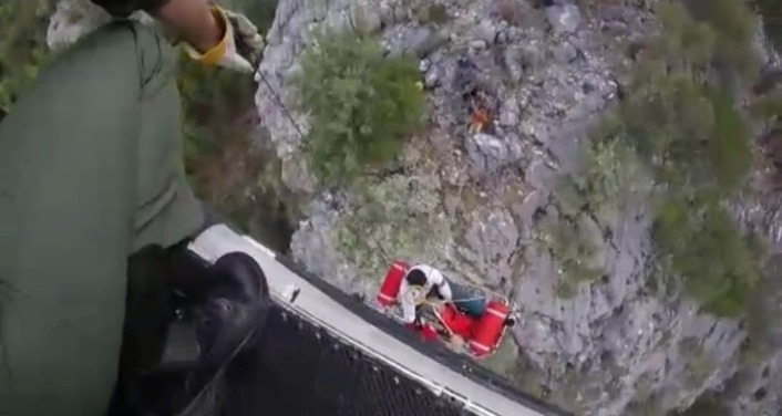 Упавший со скалы в Анталье мужчина был спасён вертолётом