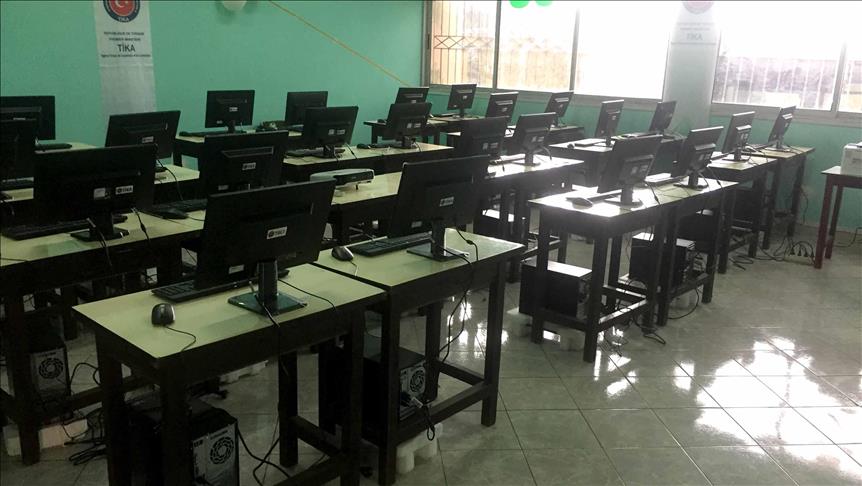 Турция организовала компьютерный класс в Кот-д'Ивуаре
