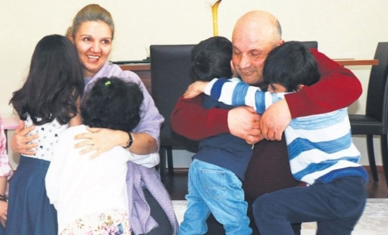 Турецкая пара вместо одного ребенка усыновила четверых 