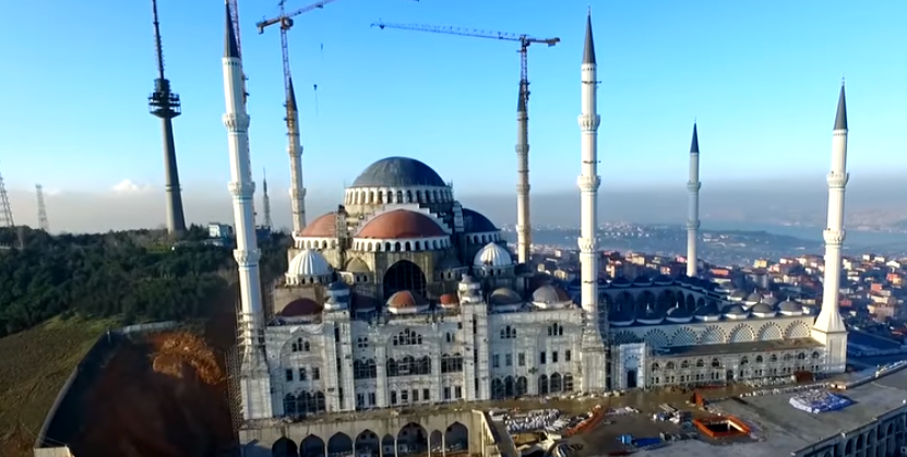 Новый символ Турции - крупнейшая в Европе мечеть на холме Чамлыджа