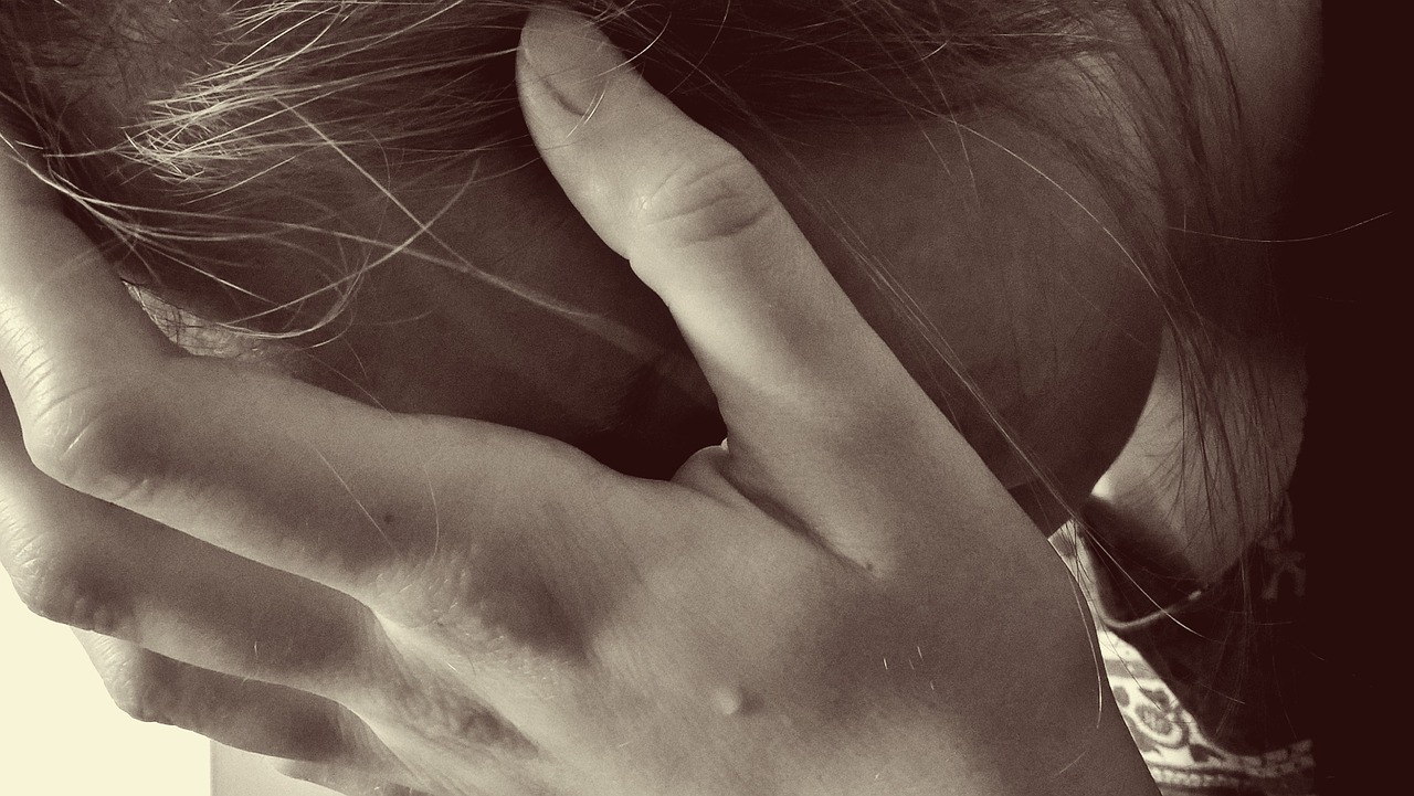  Информация о телефонах горячей линии для помощи женщинам, жертвам домашнего насилия 