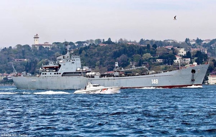 Большой десантный корабль "Орск" прошел Босфор и Дарданеллы