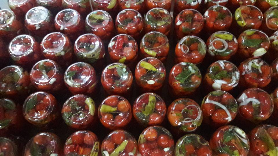 Где в Анталии можно купить маринованные помидоры "Вкусно"?
