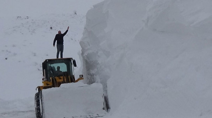 В Турции толщина снежного покрова превысила 5 метров