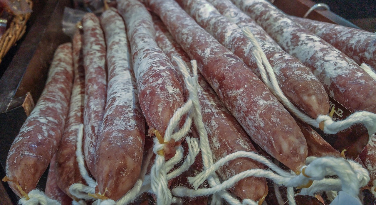   Где можно купить русскую копченую колбасу в Анталии? 