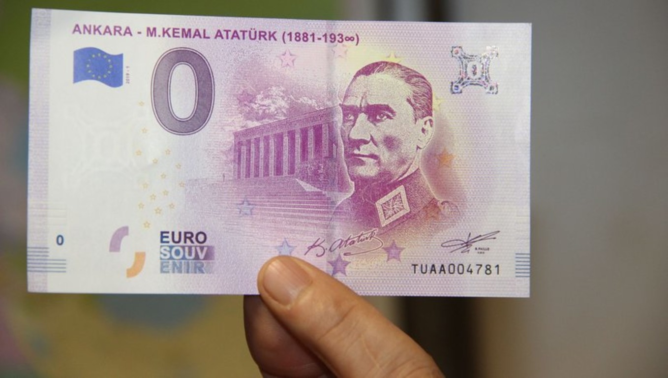 На купюрах евро появился портрет Ататюрка