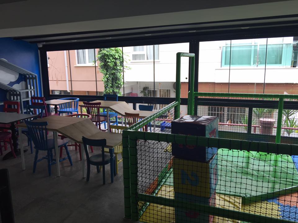 В  Коньяалты открылась новое кафе с игровой зоной для детей