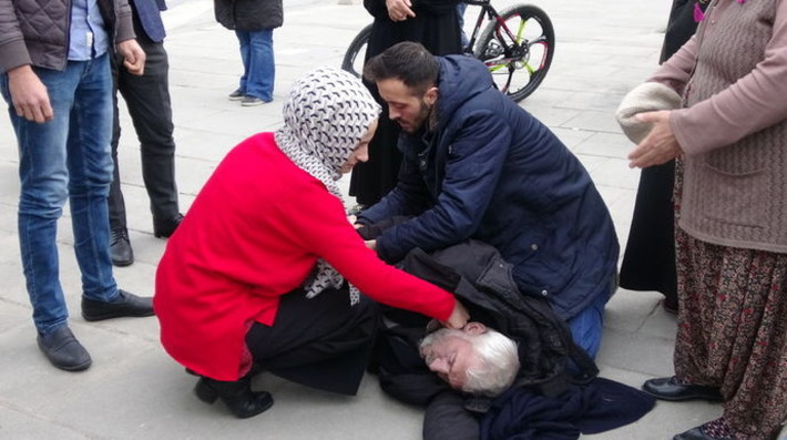 Неизвестная женщина спасла пенсионера в Стамбуле