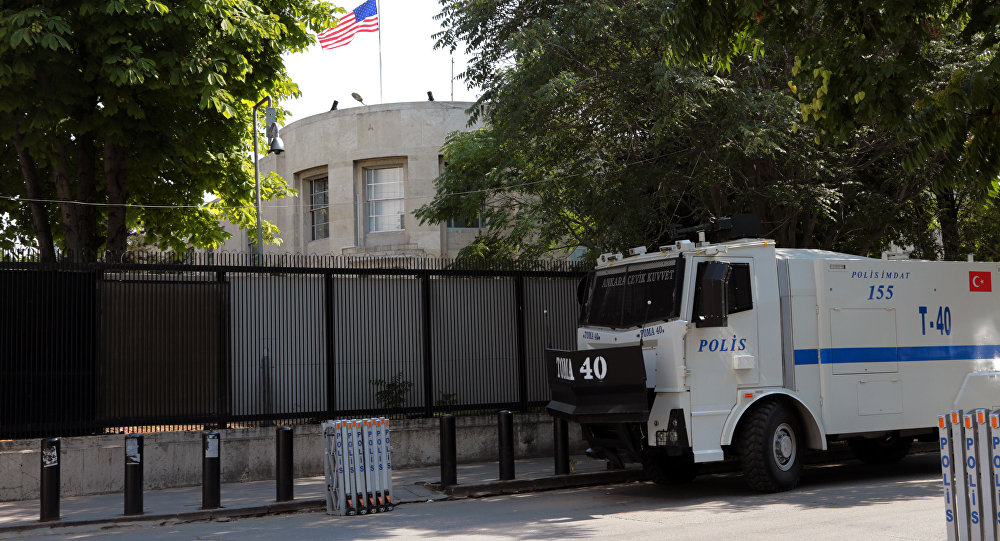 В Анкаре неизвестные обстреляли посольство США