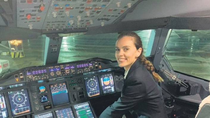 Первая турецкая женщина стала пилотом крупнейшего авиалайнера