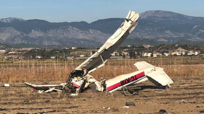 Двое погибли в крушении учебного самолета в Анталии