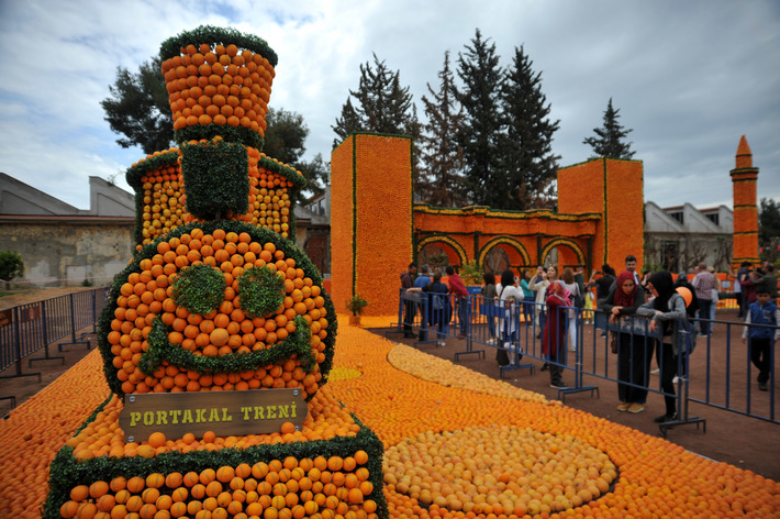 В Анталье проходит фестиваль "Цветок апельсина"