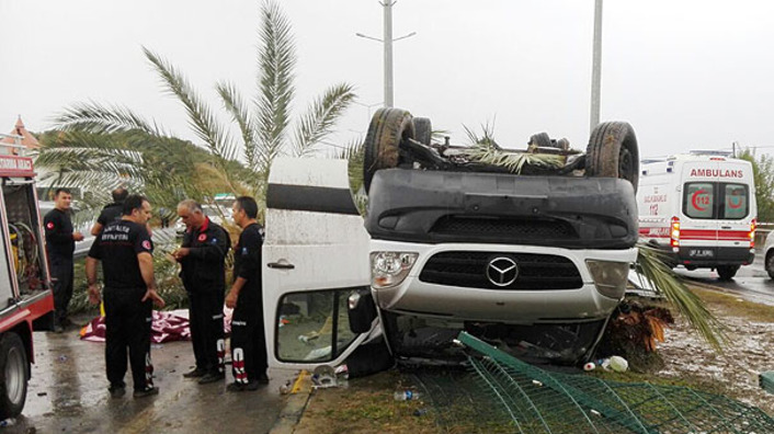 В Анталии перевернулся туристический микроавтобус: погибли трое туристов