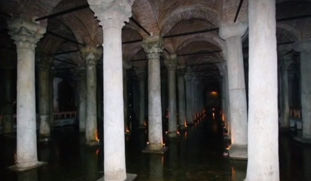 Головы Медузы Горгоны и Бассейн желаний: Цистерна Базилика в Стамбуле