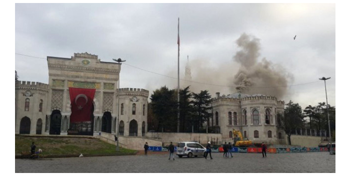 В Стамбульском университете произошел пожар (фото)