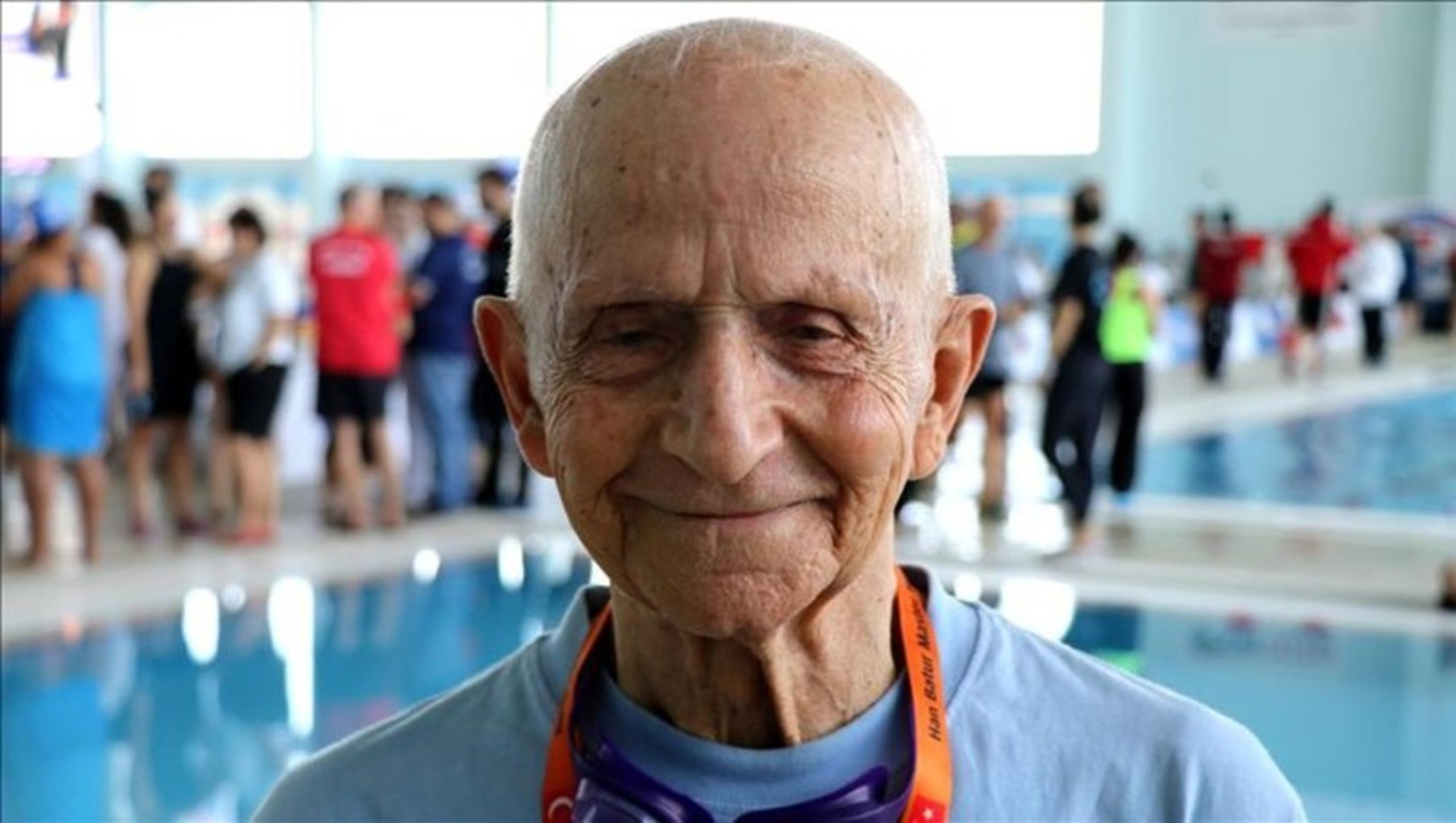 89-ти летний пловец из Турции замахнулся на мировые рекорды