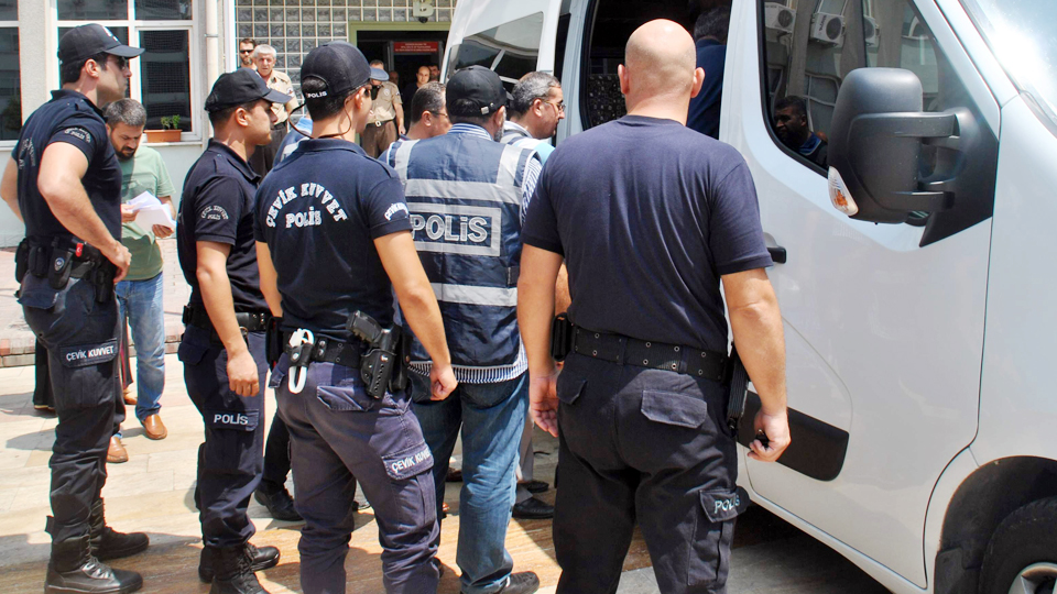 Крупномасштабная операция против наркотрафика проведена в турецкой Адане