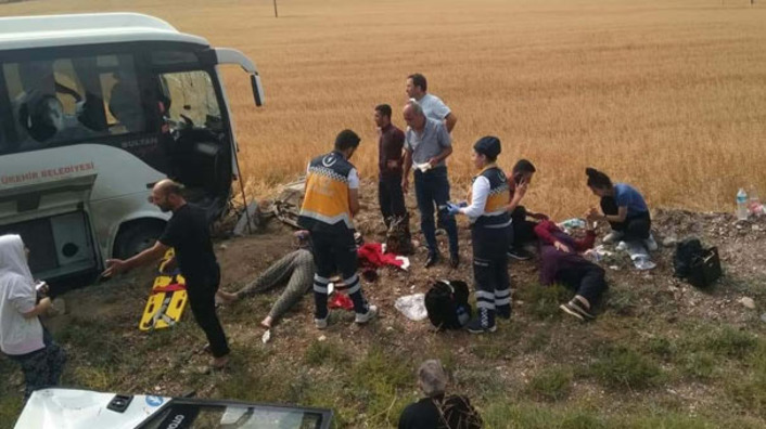 1 погибший и 16 раненых в ДТП с автобусом в Анкаре (фото и видео)