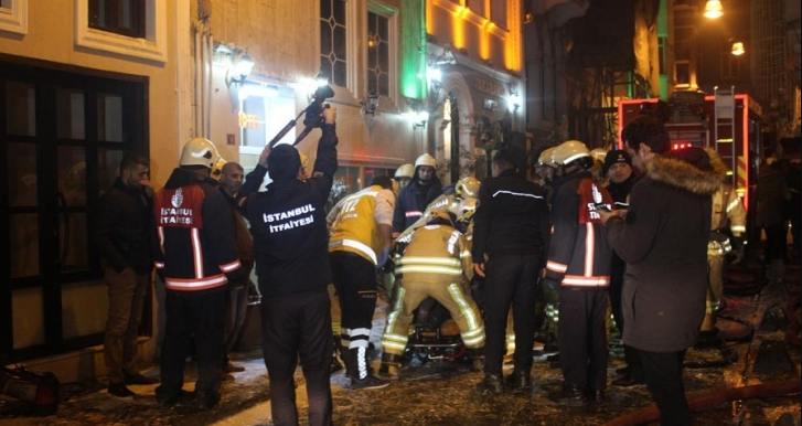 Пожар произошел в отеле в Стамбуле