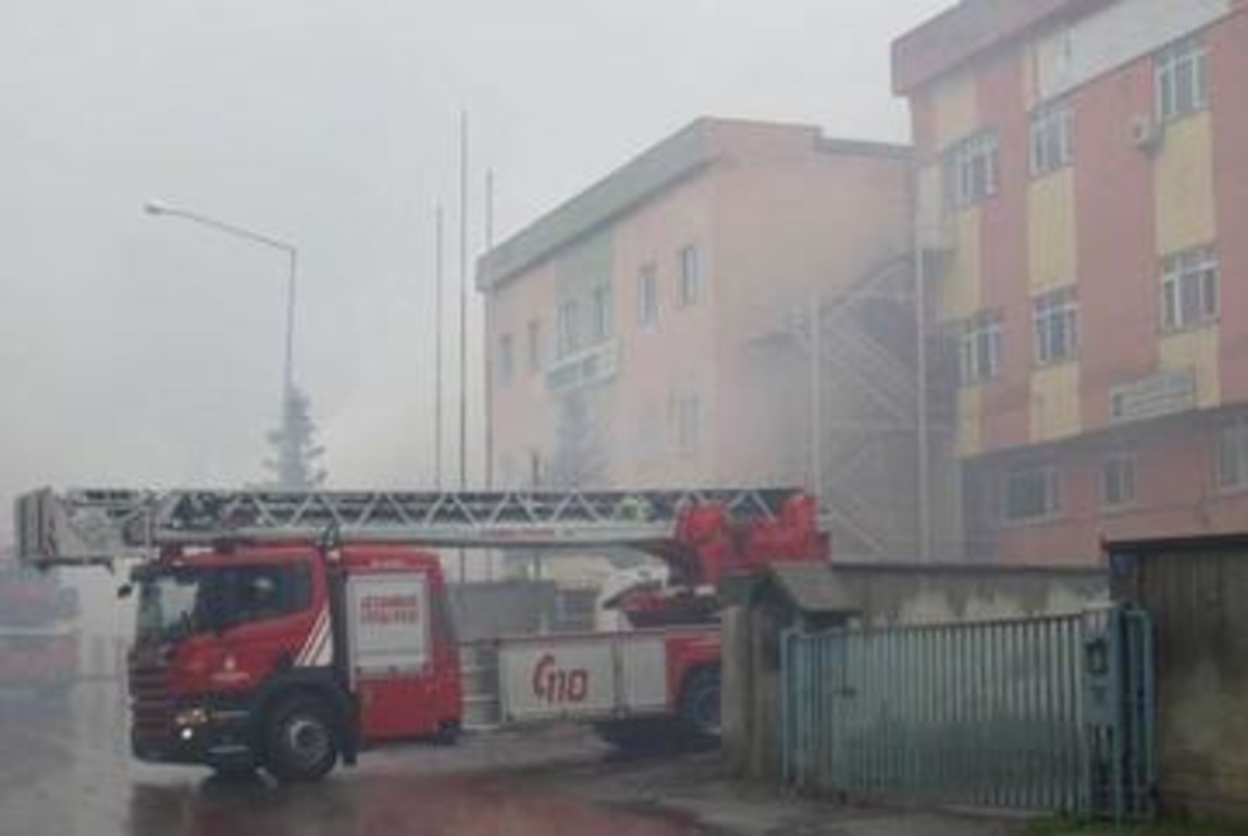 В Стамбуле горит кожевенный завод