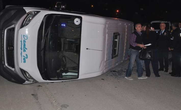 В Анкаре опрокинулся школьный автобус: 10 человек пострадало