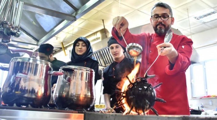 Турецкие студенты изучают Османскую кухню 