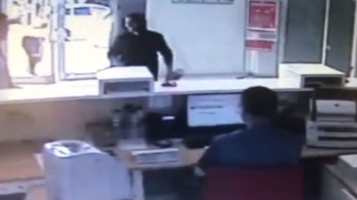 Житель Анталии пытался ограбить банк при помощи игрушечного пистолета (видео)