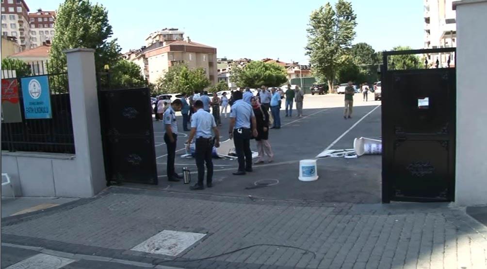 Драка возле школы в Стамбуле: двое ранены, один убит (фото)