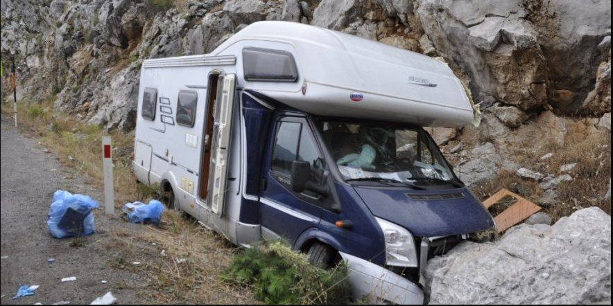 Автокараван с шестью россиянами попал в ДТП в Турции: 6 пострадавших