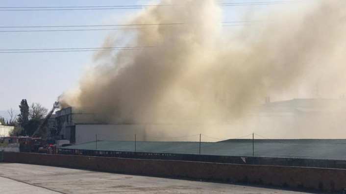 В Бурсе горит текстильная фабрика 